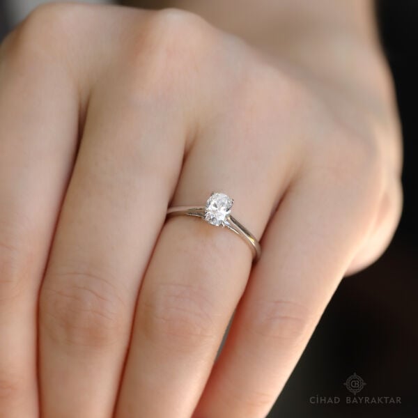 0.58 ct Pırlanta Oval Yüzük
