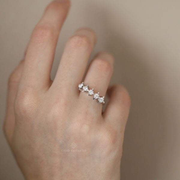 0,75 Ct. Beş Taş Yüzük