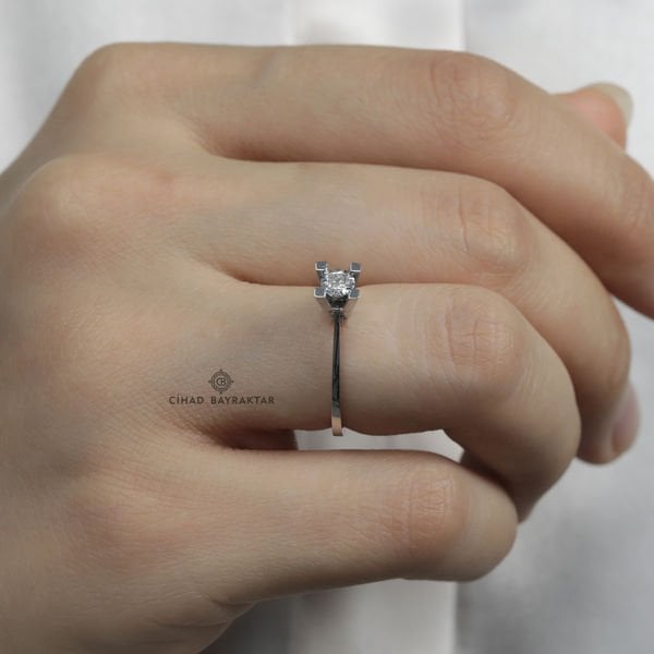 0,05 Ct. Tektaş Pırlanta Yüzük